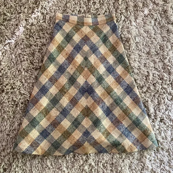 Vintage plaid skirt - Picture 1 of 3